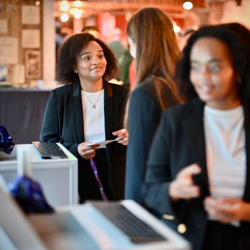 2e60ab10-5ff2-42b1-82da-cd98f5d59614-aspect-ratio-808-808